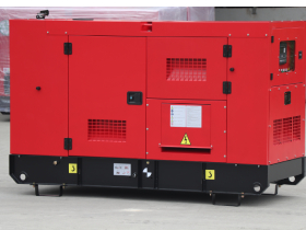 Qual a função e o impacto de pequenos furos no gerador Cummins em caso de obstrução?